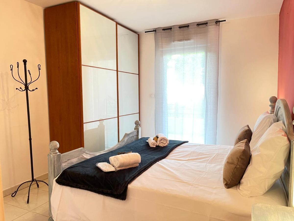 Tres Bel Appartement -Residence Avec Piscine Sur Le Toit Et Vue Panoramique Saint-Raphaël المظهر الخارجي الصورة