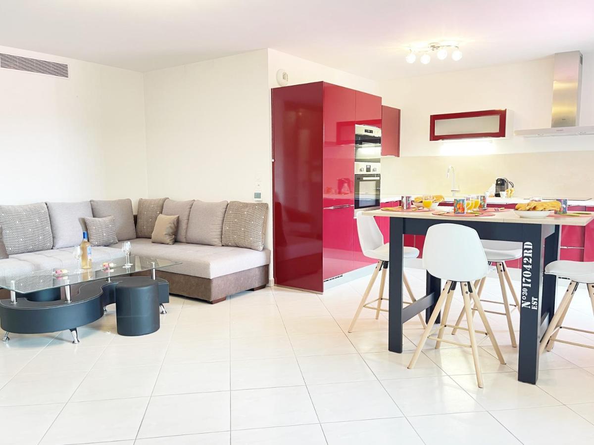Tres Bel Appartement -Residence Avec Piscine Sur Le Toit Et Vue Panoramique Saint-Raphaël المظهر الخارجي الصورة